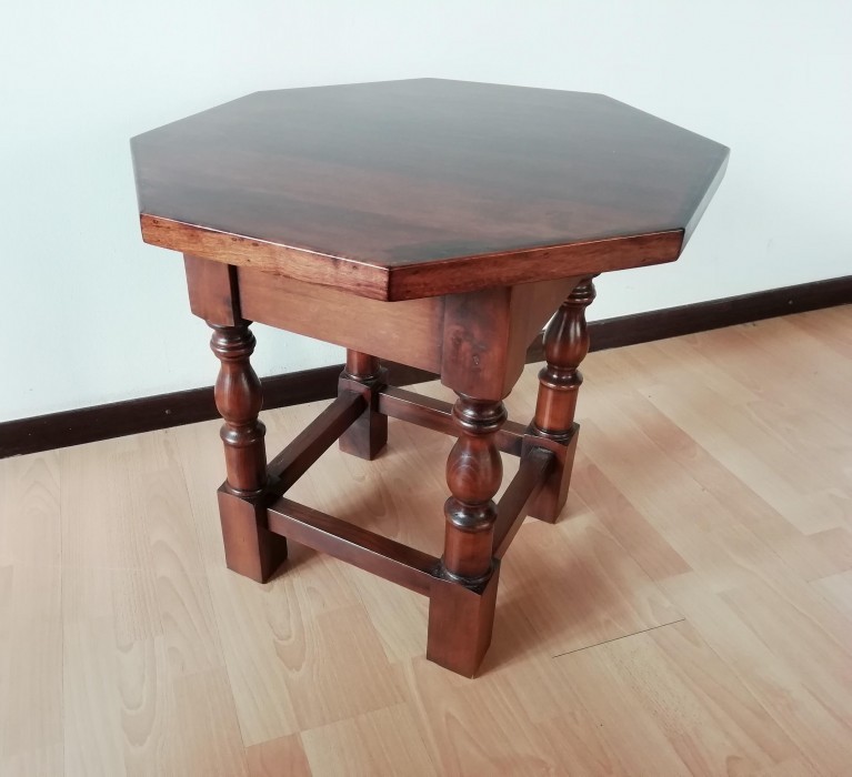 Tavolino classico Produzione artigianale Ottagono