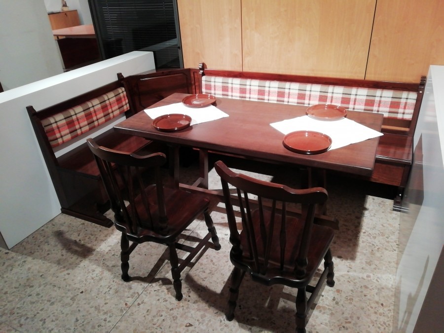Tavolo e sedia classici Produzione artigianale Tavolo con giropanca "Octagonal"