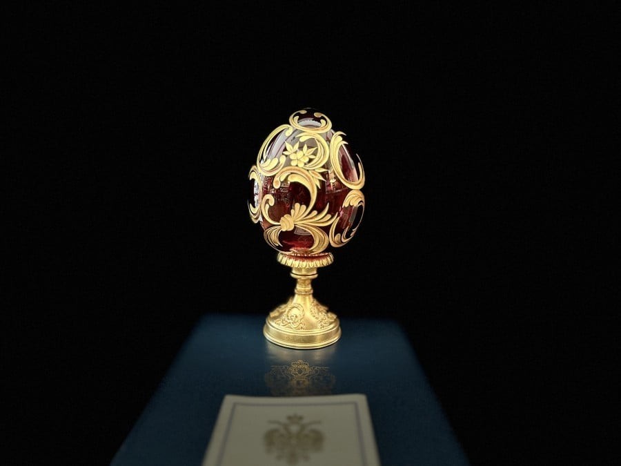 Complemento d'arredo Produzione artigianale Uovo Fabergè in argento bagnato oro