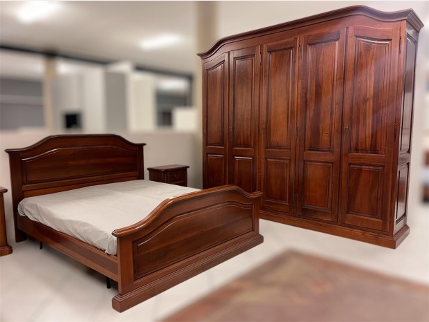 Camera da letto classica Produzione artigianale in Noce Nazionale Massiccio